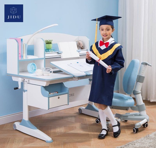 Bàn học chống gù cho trẻ đem lại nhiều lợi ích