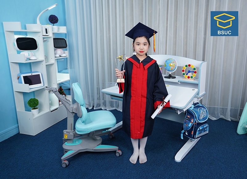 Bộ bàn ghế BSUC là món quà ý nghĩa dành tặng bé yêu, giúp bé tự tin chinh phục ước mơ